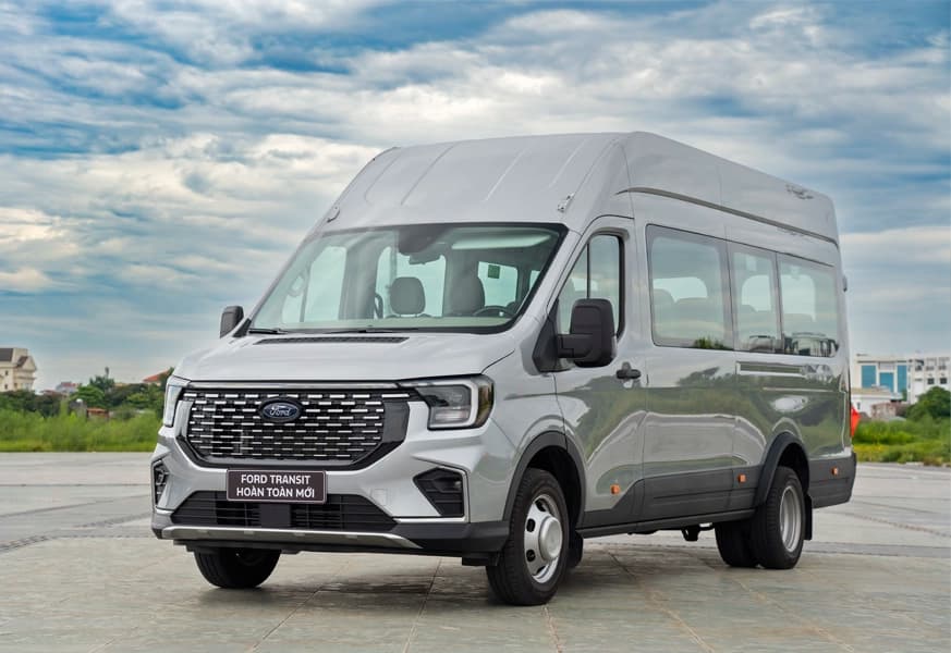 Ford Transit Premium 18