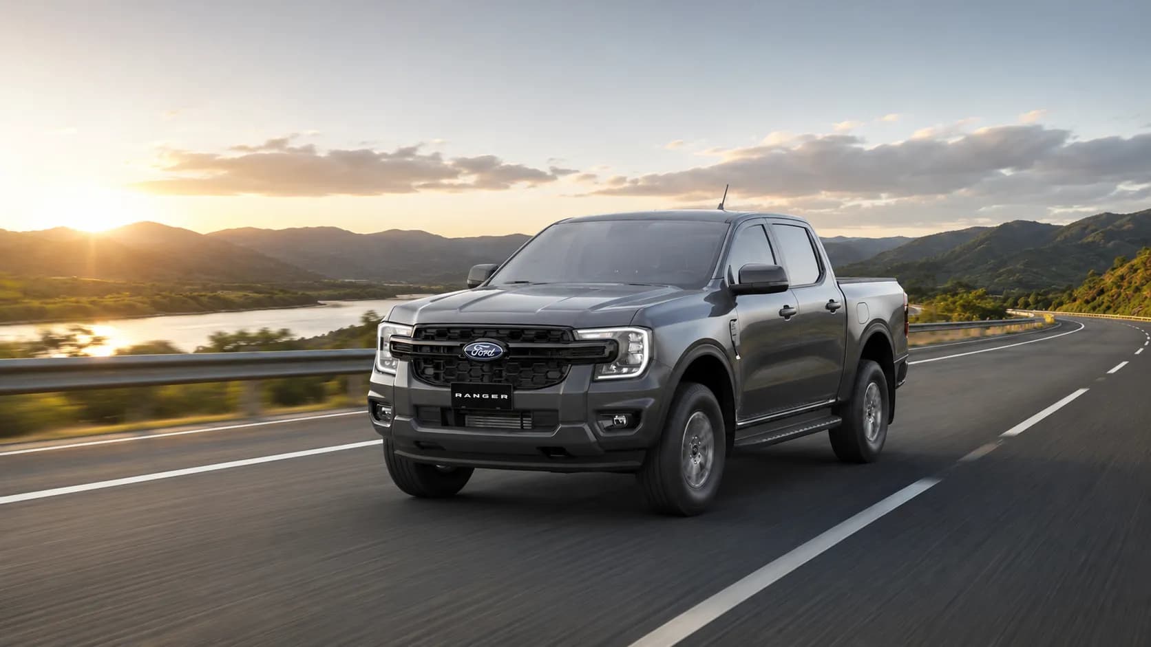 Hình ảnh ngoại thất chi tiết xe Ranger XLS 2.0L 4x4 AT - góc nhìn 1